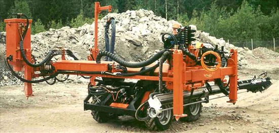 Sandvik DQ100 hydraulically operated line drilling rig