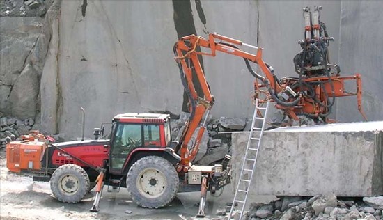 DQ200 Dimensional stone drill rig