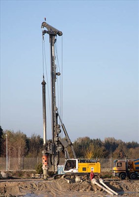 LIEBHERR LB 24 Rotary drilling rig