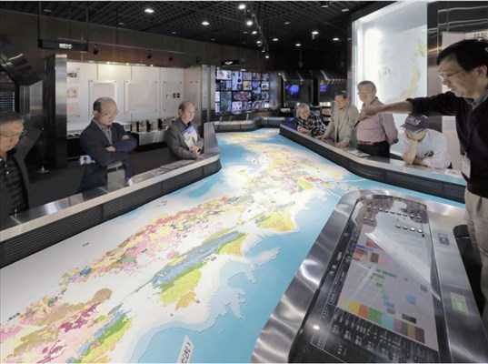 geological model of the Japanese islands Museum in Tsukuba, Ibaraki Prefecture.PNG